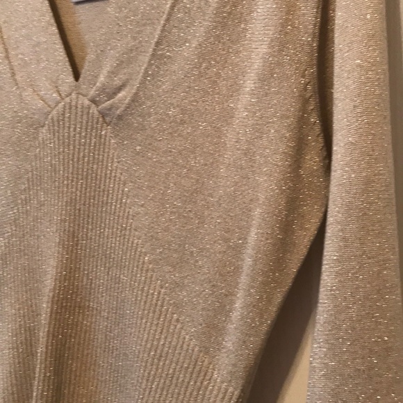 Gold light sweater top. Excellent condition - Picture 4 of 4